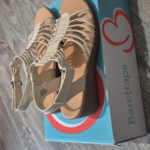 BareTraps Women's Tan Strappy‎ Sandals - Picture 5 of 7